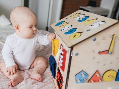 Ποια παιχνίδια είναι κατάλληλα για το νεογέννητό σου: Οδηγός για γονείς