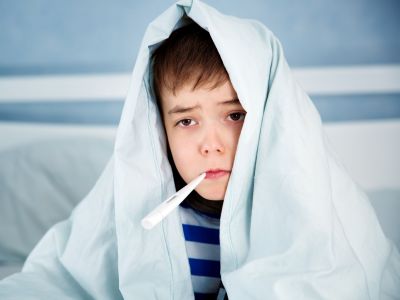 Παιδί με ίωση: Να πάει σχολείο ή να μείνει σπίτι;