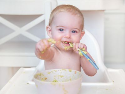 Είναι επικίνδυνο το baby led weaning; Η παιδίατρος απαντά