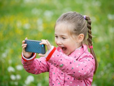 5 tips για ασφαλή χρήση κινητού από τα παιδιά