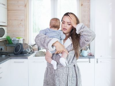 Δεν χρειάζεται να κάνεις τα πάντα: Το δικαίωμα στη «μη τέλεια» μαμά