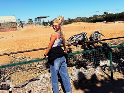 Η Βίκυ Κάβουρα πήρε πρώτη φορά την κόρη της στη δουλειά - Δείτε πώς αντέδρασε