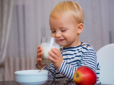 Σνακ αντί για βραδινό; Όχι, δεν σημαίνει ότι αποτυγχάνετε ως γονιός