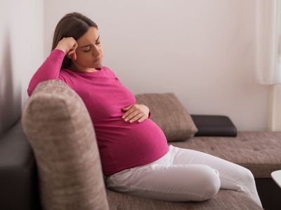 Ποια σημάδια μαρτυρούν ότι η επιλόχειος κατάθλιψη ξεκινά από την εγκυμοσύνη; Τι λέει η επιστήμη