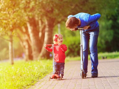 Οι γονείς λένε στα παιδιά «πρόσεχε» 27 φορές τη μέρα σύμφωνα με έρευνα (infographic)
