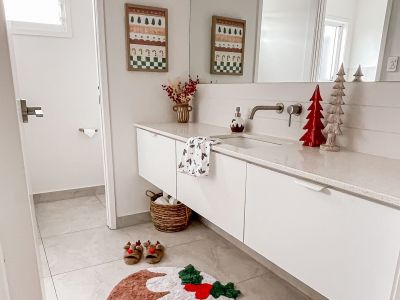 Χριστουγεννιάτικη διακόσμηση μπάνιου: Ιδέες & προτάσεις για γιορτινή ατμόσφαιρα