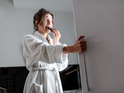 Γιατί οι γονείς κρύβονται για να τσιμπολογήσουν στα κρυφά;