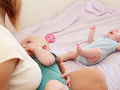 Είναι δυνατός ο θηλασμός των διδύμων;