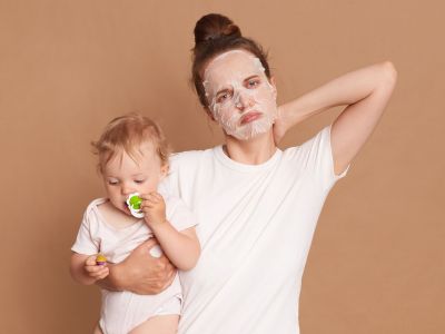 Οι κακές συνήθειες που «πονούν» τον αυχένα και το κεφάλι και πώς να τις αλλάξεις