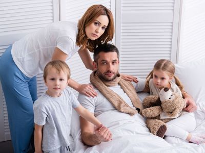 Πώς να παραμείνετε υγιείς όταν το παιδί σας (και όλοι οι άλλοι) είναι άρρωστοι, σύμφωνα με ειδικούς