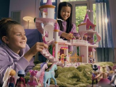 Όλη η οικογένεια αγαπά τα PLAYMOBIL! 5 τρόποι να ξαναγίνουμε παιδιά