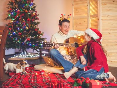 12 οικογενειακά παιχνίδια που θα σας κάνουν να γελάσετε την παραμονή της Πρωτοχρονιάς