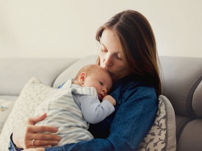 7 τρόποι να διαχειριστείτε την καθημερινότητα με ένα νεογέννητο όταν δεν έχετε βοήθεια