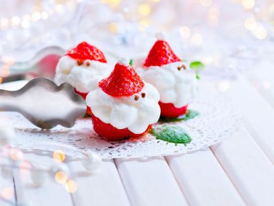 Φτιάξτε Άγιους Βασίληδες με φράουλες και σαντιγί