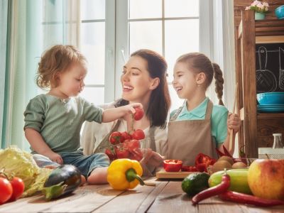Μην δωροδοκείτε τα παιδιά για να φάνε λαχανικά: Τι να κάνετε αντί γι’ αυτό