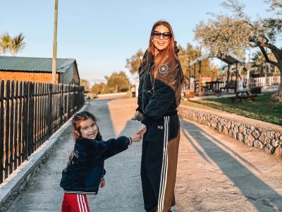 Ελένη Χατζίδου: Δείτε το εντυπωσιακό χριστουγεννιάτικο δέντρο που στόλισε με την οικογένειά της