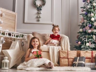 Ο κανόνας των τεσσάρων δώρων: Ένα viral xριστουγεννιάτικο τρικ που καλλιεργεί την ευγνωμοσύνη