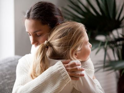 «Μαμά, μη φεύγεις...»: 4 ιδέες για να κάνετε τον πρωινό αποχωρισμό πιο εύκολο