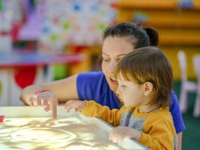 Μήπως το παιδί σας βρίσκεται στο φάσμα του αυτισμού; 4 βήματα που πρέπει να ακολουθήσετε