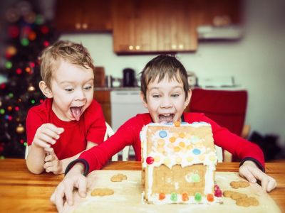 Φτιάξτε gingerbread χριστουγεννιάτικα σπιτάκια με μπισκότα πτι μπερ
