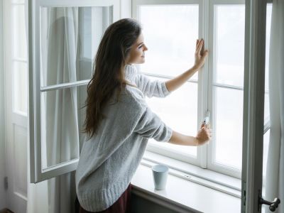 Ποιες είναι οι κατάλληλες ώρες για να αερίζετε το σπίτι σας τον χειμώνα