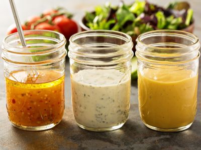 4 εύκολα salad dressings για τα γιορτινά σας τραπέζια