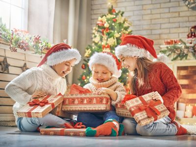 Τι συμβαίνει όταν οι γονείς δίνουν υπερβολικά πολλά δώρα στα παιδιά τους - Τρεις βασικές συνέπειες