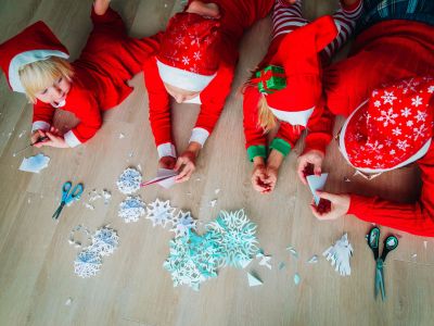 Χάρτινες χιονονιφάδες: Μια χριστουγεννιάτικη κατασκευή που ενθουσιάζει όλα τα παιδιά