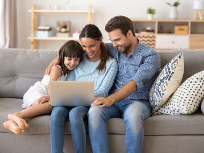 Μεγαλώνοντας παιδιά στην εποχή της AI: Η λεπτή γραμμή ανάμεσα στη στήριξη και την υπερεξάρτηση