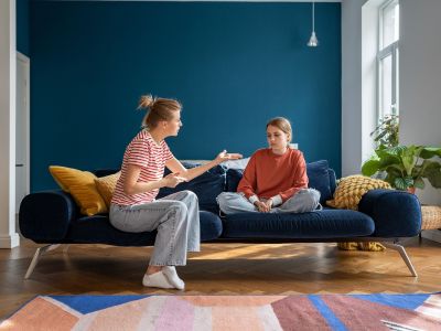 ΔΕΠΥ και εφηβεία: 4 τρόποι να μειώσεις τις εντάσεις και να βελτιώσεις την επικοινωνία στο σπίτι