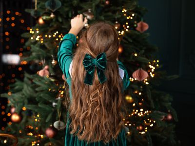 Γιορτινά χτενίσματα για κορίτσια: Χαριτωμένα, εύκολα και παιχνιδιάρικα