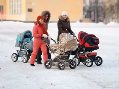 Γιατί οι φιλίες με άλλους νέους γονείς είναι το μυστικό για μια ήρεμη και χαρούμενη αρχή