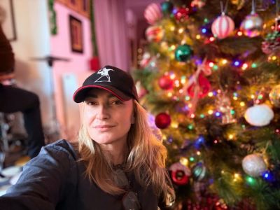 Ρούλα Ρέβη: Στόλισε το σπίτι με τα παιδιά της – Δείτε τα χριστουγεννιάτικα δέντρα τους