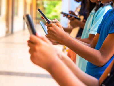 Η Αυστραλία απαγορεύει τα social media στα παιδιά κάτω των 16 ετών