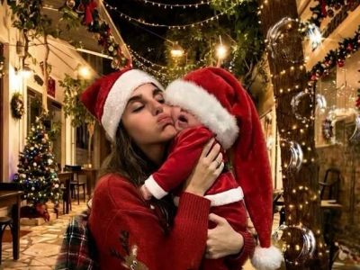 Παυλίνα Βουλγαράκη: Το τραγούδι που θα αφιερώσουν όλες οι μαμάδες στα μωρά τους τα Χριστούγεννα