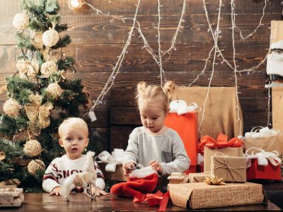 Η γιορτινή στρατηγική που αν εφαρμόσουν οι γονείς θα αλλάξει όλο το παιχνίδι στα δώρα