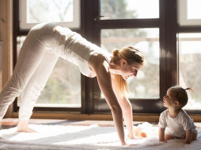 Εύκολη γυμναστική στο σπίτι για μαμάδες που δεν προλαβαίνουν ούτε καφέ να πιουν