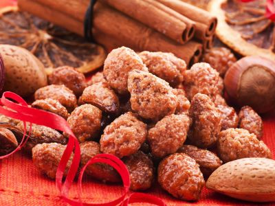 Φτιάξτε καραμελωμένα αμύγδαλα με κανέλα για τις γιορτές