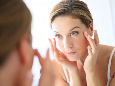 Αντιγήρανση προσώπου και ματιών: Η ρουτίνα που χαρίζει λάμψη και νεανική όψη