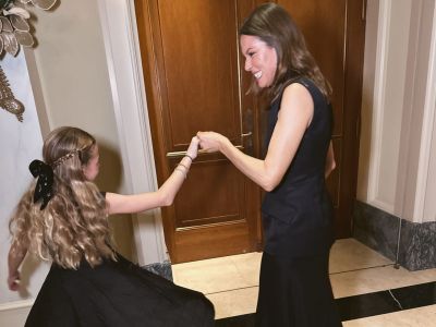 Η κόρη της Βίκυς Καγιά μεγάλωσε και έκλεψε τις εντυπώσεις σε γιορτινό γκαλά