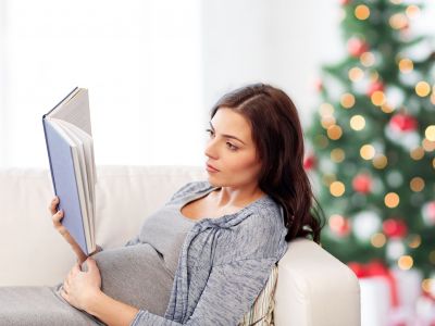 Βαριά ψυχολογία και εγκυμοσύνη μέσα στις γιορτές: Οδηγός επιβίωσης