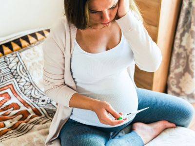 Πυρετός στην εγκυμοσύνη: Τι πρέπει να γνωρίζουν οι μέλλουσες μαμάδες, σύμφωνα με ειδικό