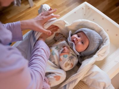 Πώς θα καταλάβετε αν το μωρό ζεσταίνεται ή κρυώνει;