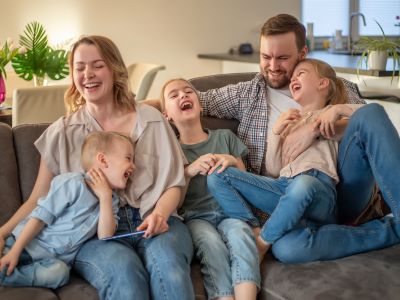 Πώς η γονεϊκότητα επηρεάζει την ψυχική υγεία των millennials, σύμφωνα με έρευνα