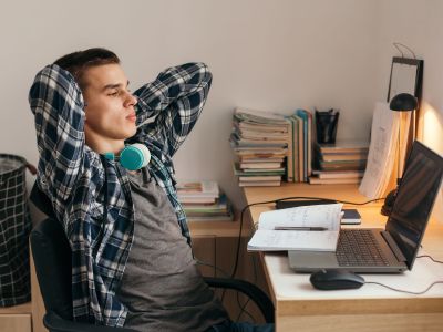 Πώς να κάνετε τα αγόρια στην εφηβεία να ανοιχτούν - 'Ένας ψυχοθεραπευτής εξηγεί