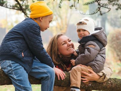 7 τρόποι να νιώθεις πιο χαρούμενη και ήρεμη μαμά αυτόν τον χειμώνα