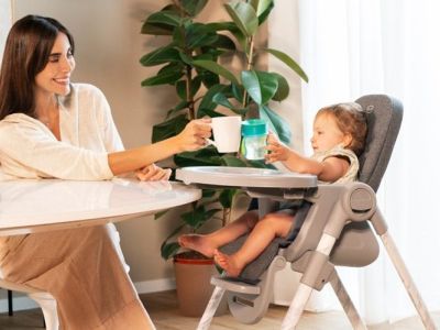 Πώς ένα κάθισμα φαγητού γίνεται ο απόλυτος «σύμμαχος» κάθε νέας μαμάς