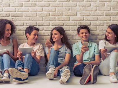 Απαγόρευση κινητών στο σχολείο: Τι πιστεύουν οι έφηβοι, σύμφωνα με έρευνα