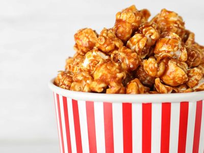 Καραμελωμένο ποπ κορν: Η συνταγή που θα κάνει τη 19η Ιανουαρίου μικρή γιορτή