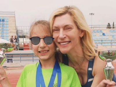 Η Ζέτα Δούκα και η κόρη της μας δείχνουν πώς να περνάμε δημιουργικό χρόνο μαζί στο σπίτι